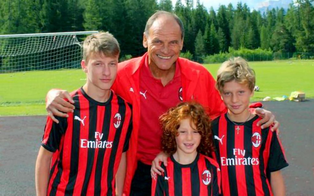 devecchi-coach-children-acmilancamp-1080x675