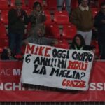 6 anni, il compleanno di un bimbo: e il cuore di Mike si intenerisce...