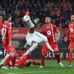 Tifosi pro Leao "Sempre in campo punto" - Tifosi contro "Non suda la maglia"