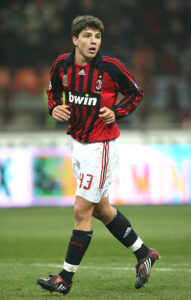 ex-milan-alberto-paloschi-pallone-doro-dilettanti-eccellenza-premio-vincitore-ancelotti-pro-palazzolo