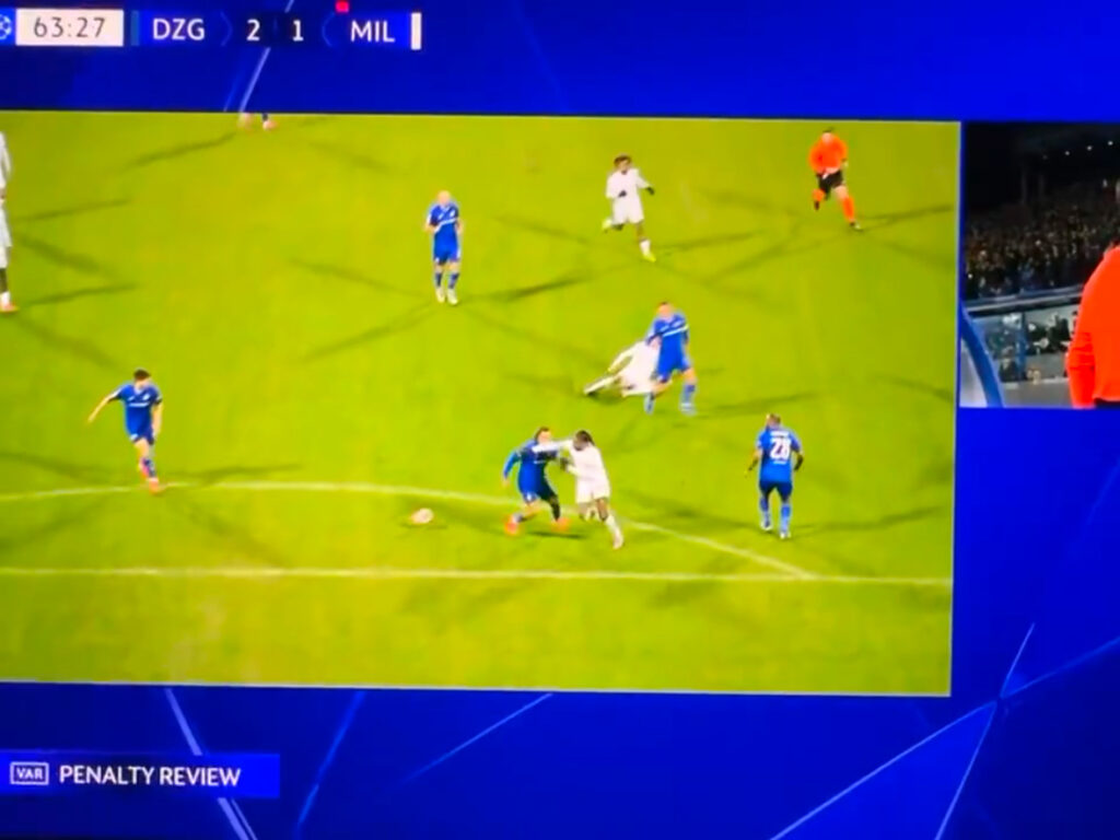 Dinamo Zagabria Milan-arbitro-rigore-Leao-errore