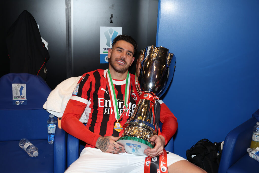 Theo-Milan-record-Maldini-difensori