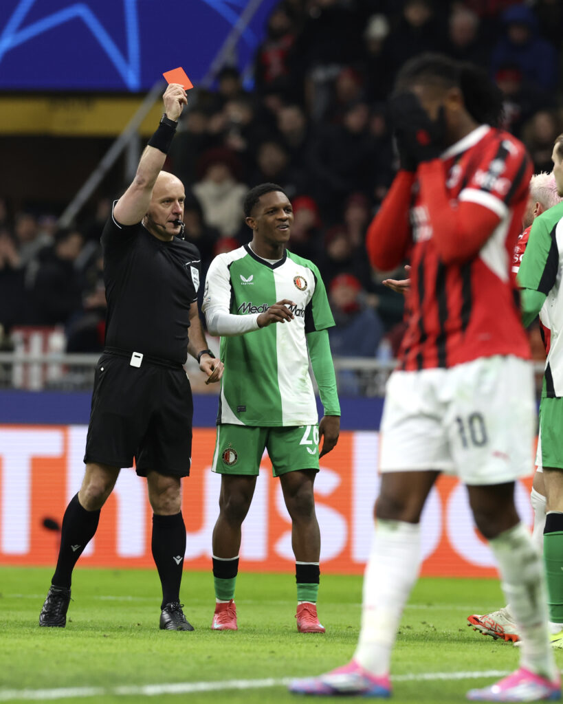 theo-hernandez-milan-feyenoord-espulsione-cartellino-rosso-simulazione-champions-league-editoriale-news