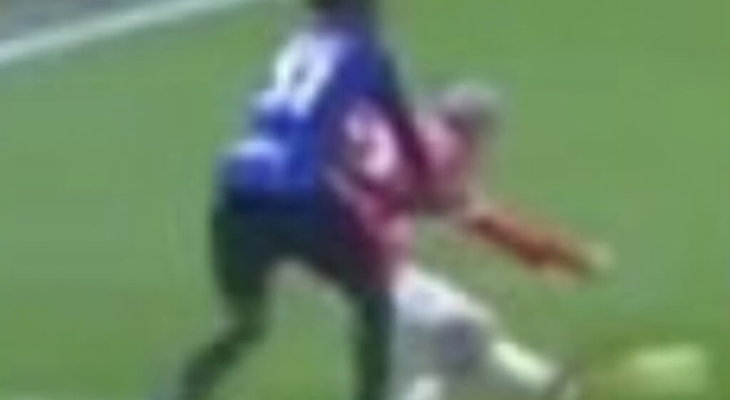 Derby polemiche arbitro