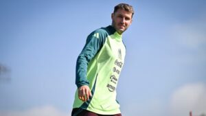 gimenez-regala-la-felpa-del-messico-a-un-tifoso-per-il-compleanno