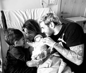 theo-hernandez-zoe-cristofoli-nata-bambina-social