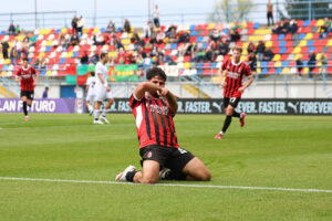 milan-futuro-ternana-esultanza-di-quirini-dal-prato-del-chinetti