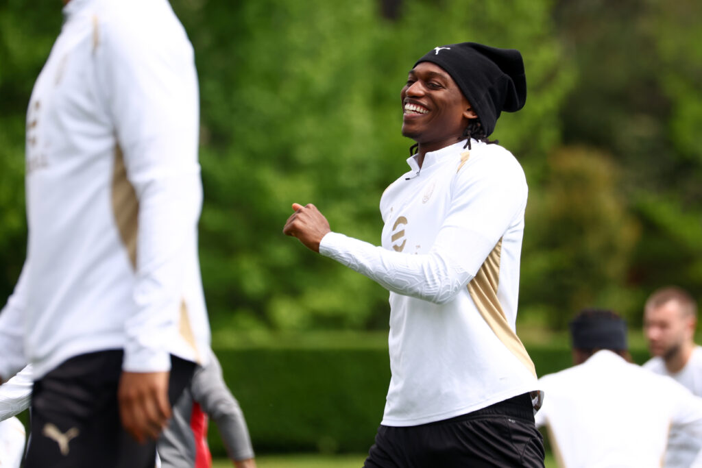 milan-allegri-firma-leao-risponde-le-risate-social-sotto-la-risposta-di-cassano