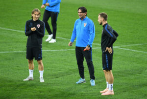 luka-modric-omaggio-ivan-rakitic-storia-croazia-nazionale