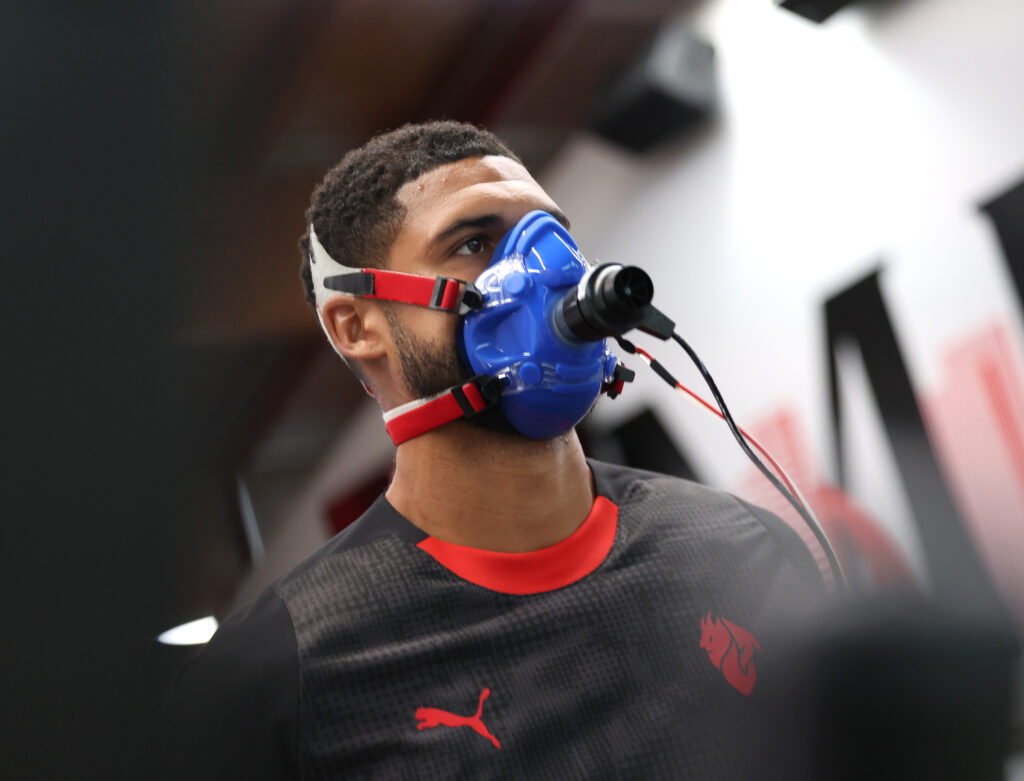 la-prima-novita-di-allegri-a-milanello-dai-test-alla-preparazione-con-le-maschere-in-stile-real-madrid-maschere-ipossiche