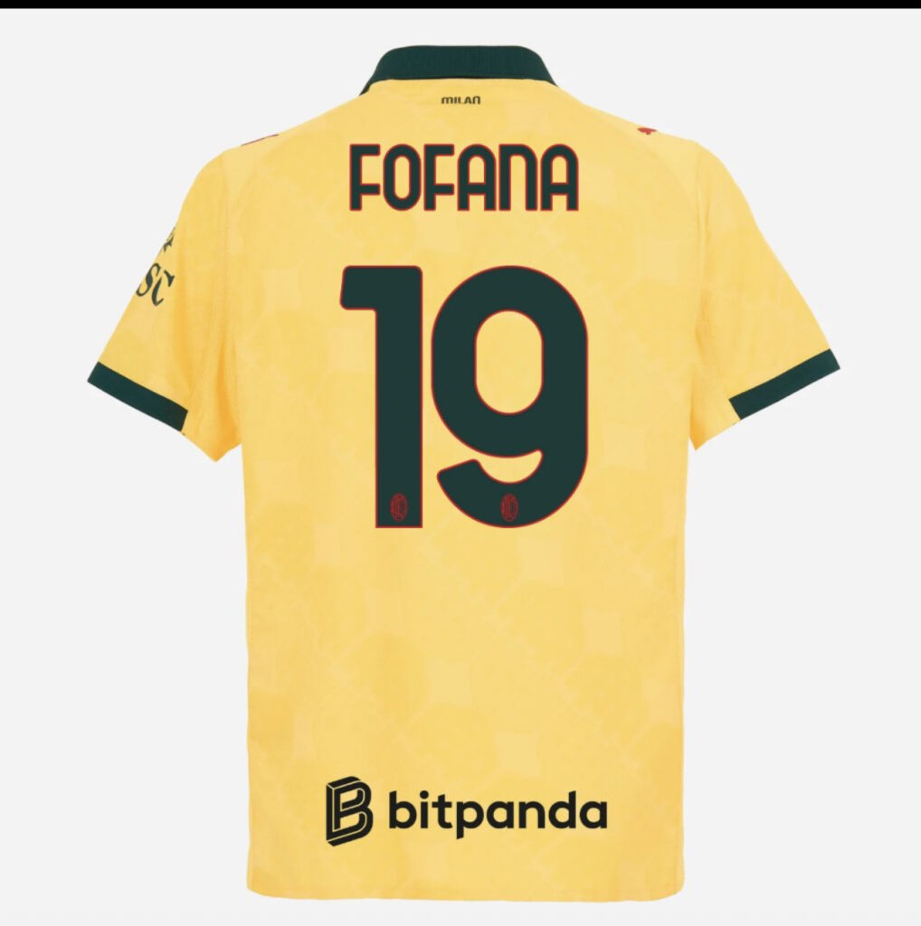 milan-fofana-in-campo-contro-il-liverpool-con-la-maglia-di-theo-hernandez-cambio-numero-29-19-milan