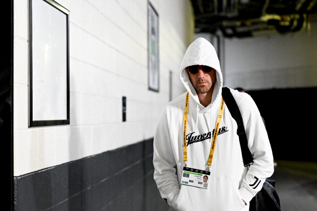 la-strategia-segreta-del-milan-per-acquistare-vlahovic-dalla-juve-news-ultima-ora-prestito-oneroso-contropartite-adli-bennacer-ingaggio-bilancio-ammortamento-trattativa-juventus