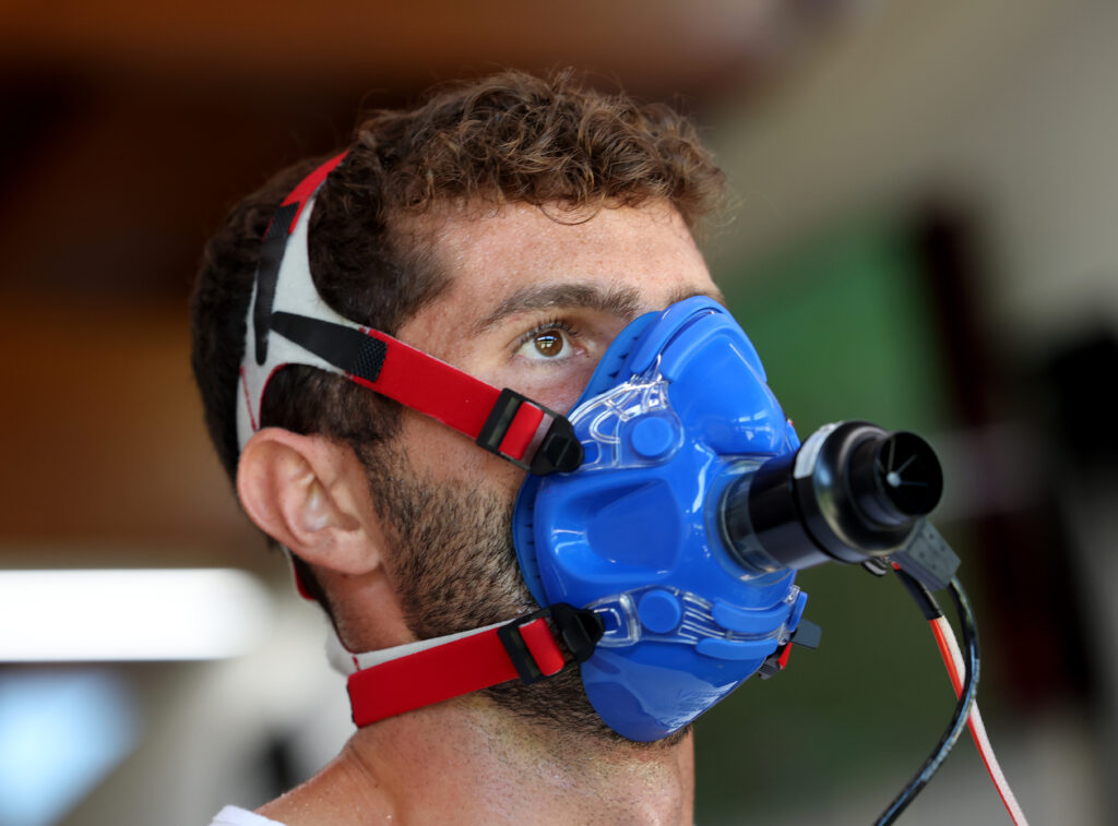 la-prima-novita-di-allegri-a-milanello-dai-test-alla-preparazione-con-le-maschere-in-stile-real-madrid-maschere-ipossiche