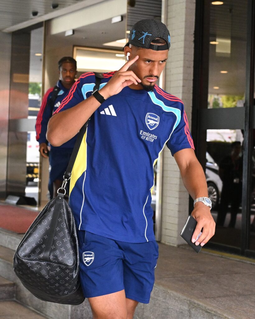 arsenal-tour-singapore-calafiori-sorridente-milan