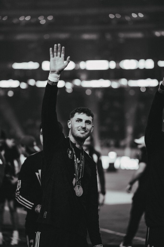 gold-cup-santiago-gimenez-medaglia-festeggiamenti-gold-cup-houston-stati-uniti-messico