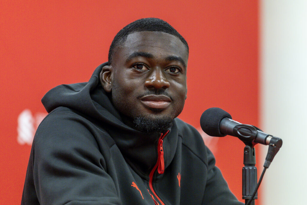 milan-fofana-in-campo-contro-il-liverpool-con-la-maglia-di-theo-hernandez-cambio-numero-29-19-milan