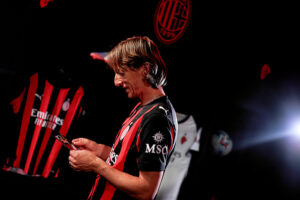 luka-modric-conferenza-stampa-presentazione-casa-milan-tv-news-dichiarazioni-foto-frasi-parole