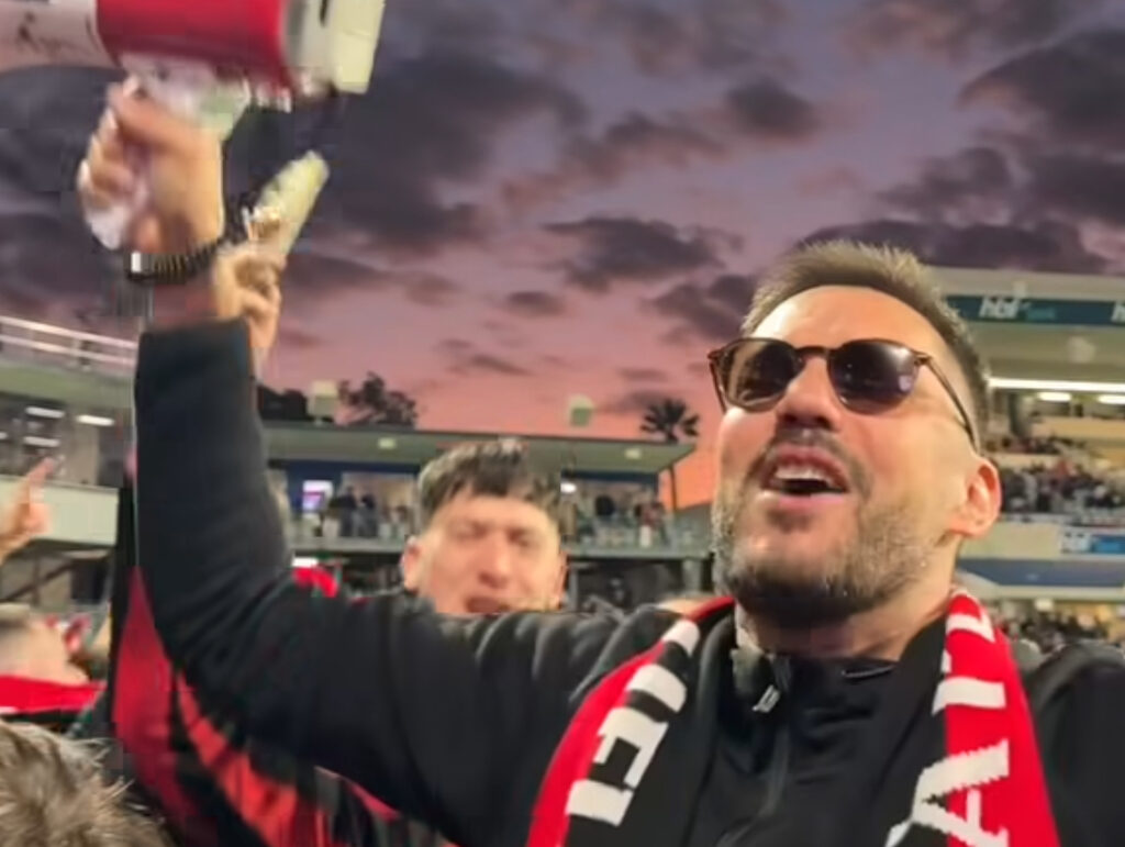 perth-glory-milan-club-sydney-adelaide-australia-coro-chi-non-salta-e-juventino