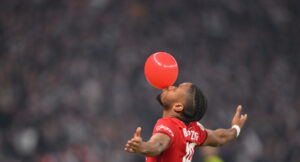 nkunku-cosa-ce-dietro-alla-sua-esultanza-con-il-palloncino-figlio-news-curiosita-milan