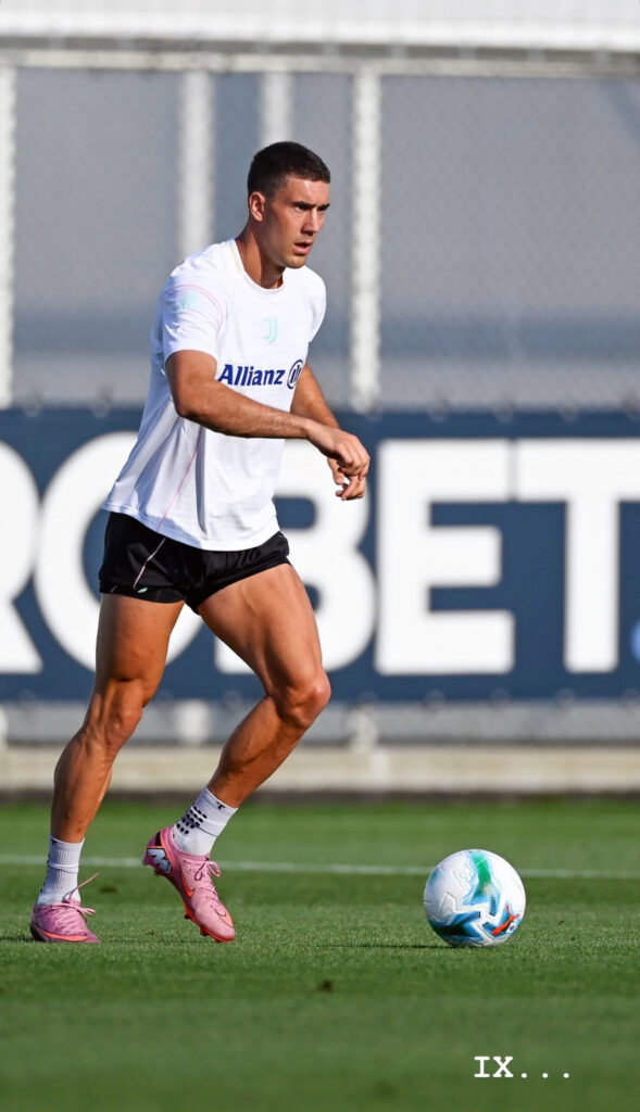 vlahovic-e-la-risposta-social-a-comolli-e-la-juve-milan-dusan-esce-allo-scoperto-news-ultima-ora-calciomercato