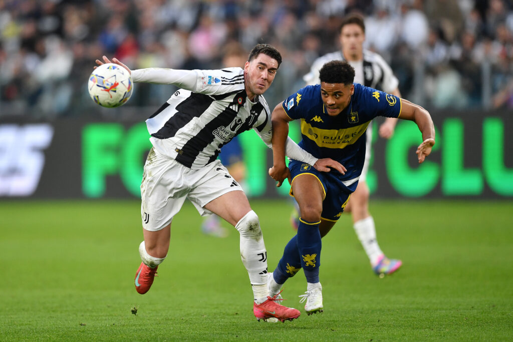 de-winter-cifre-prezzo-ufficiale-milan-gli-ostacoli-su-comuzzo-e-la-necessita-di-due-centrali-juventus-vlahovic-news-percentuale-futura-rivendita