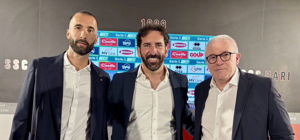 Fabio Caserta nel giorno della sua presentazione come nuovo allenatore del Bari (Foto tratta da www.sscalciobari.it)