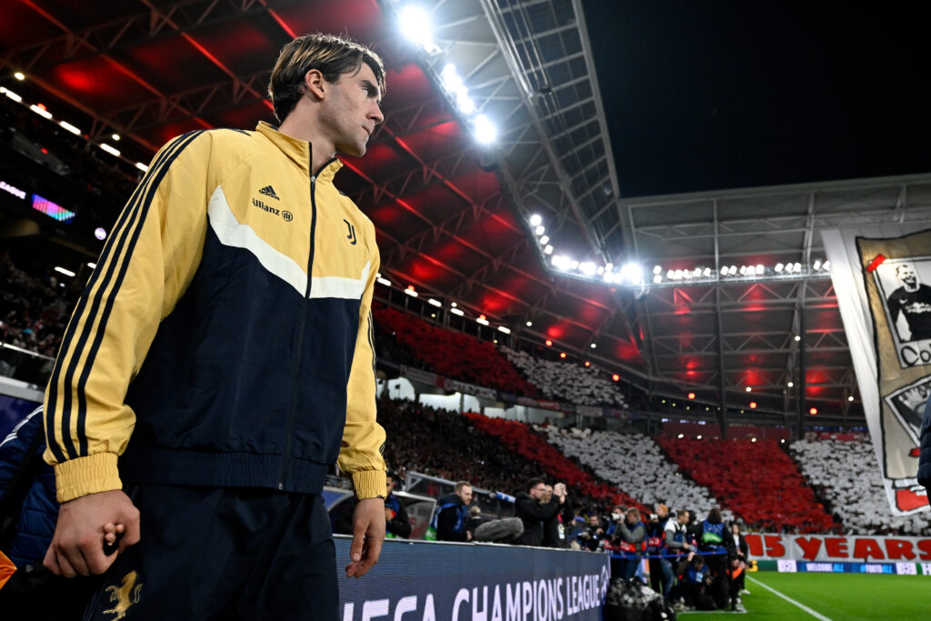 vlahovic-milan-dusan-puo-non-arrivare-a-causa-dei-rinnovi-di-leao-pulisic-e-maignan