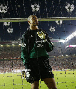 Dida of Milan composes himself