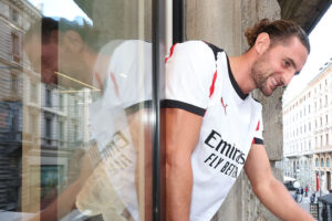 rabiot-allegri-milan-napoli-flagship-store-via-dante-dichiarazioni-intervista-sport-mediaset-scudetto-conte-serie-a