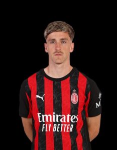 alexis-saelemaekers-rosa-squadra-2025-2026