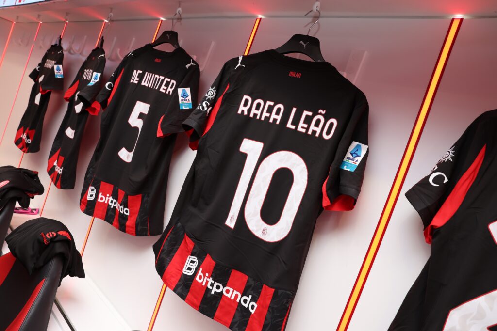 milan-valore-maglia-ricavi-sponsor-incasso-soldi-emirates-bitpanda-msc-news-serie-a-ultima-ora