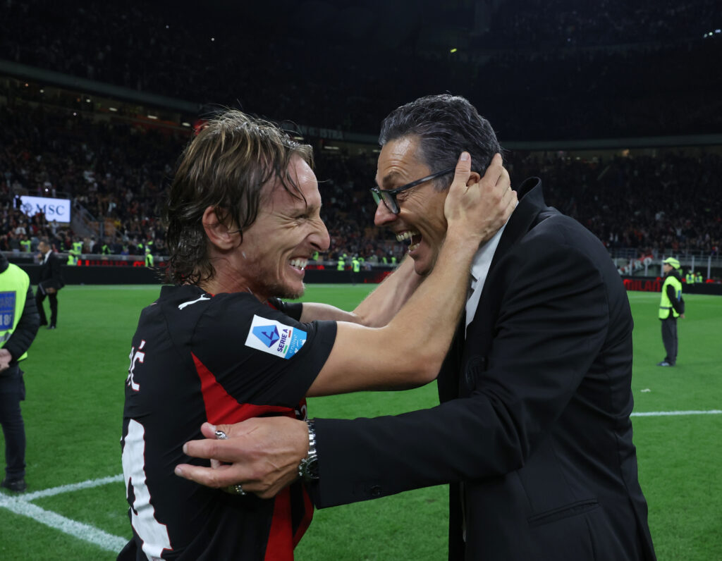 gimenez-in-live-su-tik-tok-rivela-modric-ha-regalato-il-nuovo-iphone-a-tutti