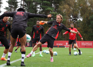 Milanello, tutte le foto: Leao in gruppo, Tomori e Gimenez in forte dubbio