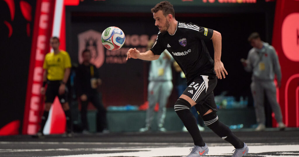 Kings League, Spizzi Florenzi spacca tre volte la porta...