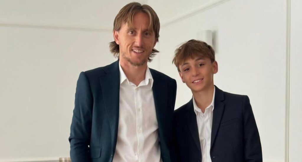 Luka Modric e la foto con l’Under 16: fra i giocatori anche il figlio Ivano…