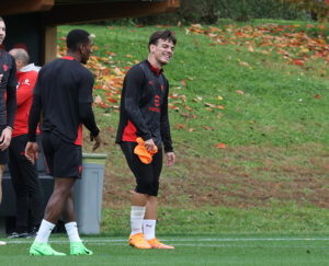 Milanello, tutte le foto: Leao in gruppo, Tomori e Gimenez in forte dubbio