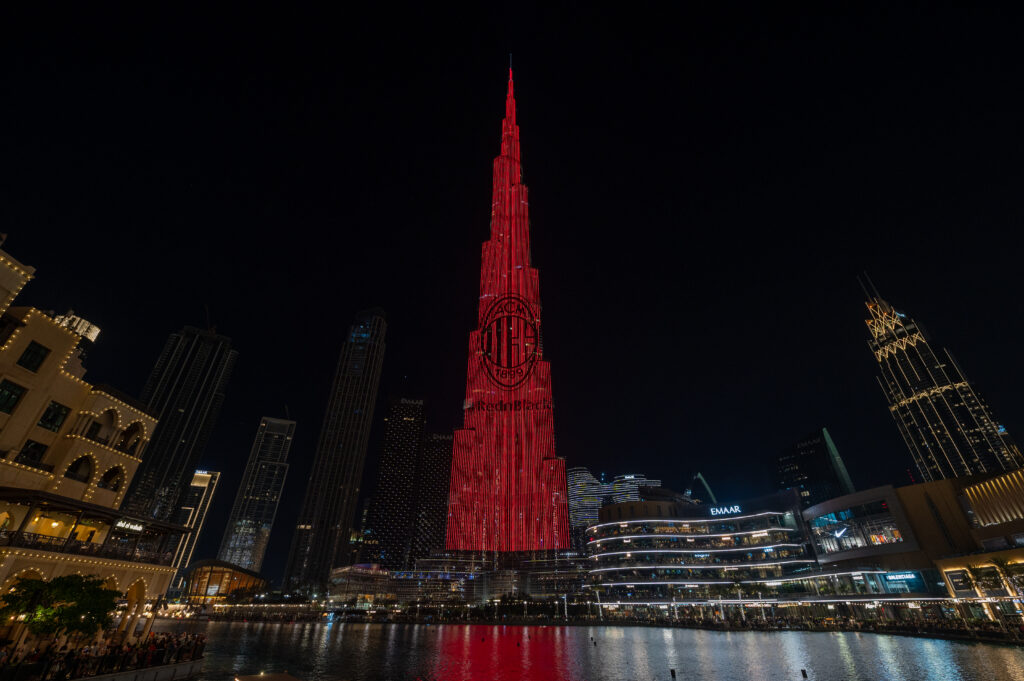 milan-valore-maglia-ricavi-sponsor-incasso-soldi-emirates-bitpanda-msc-news-serie-a-ultima-ora