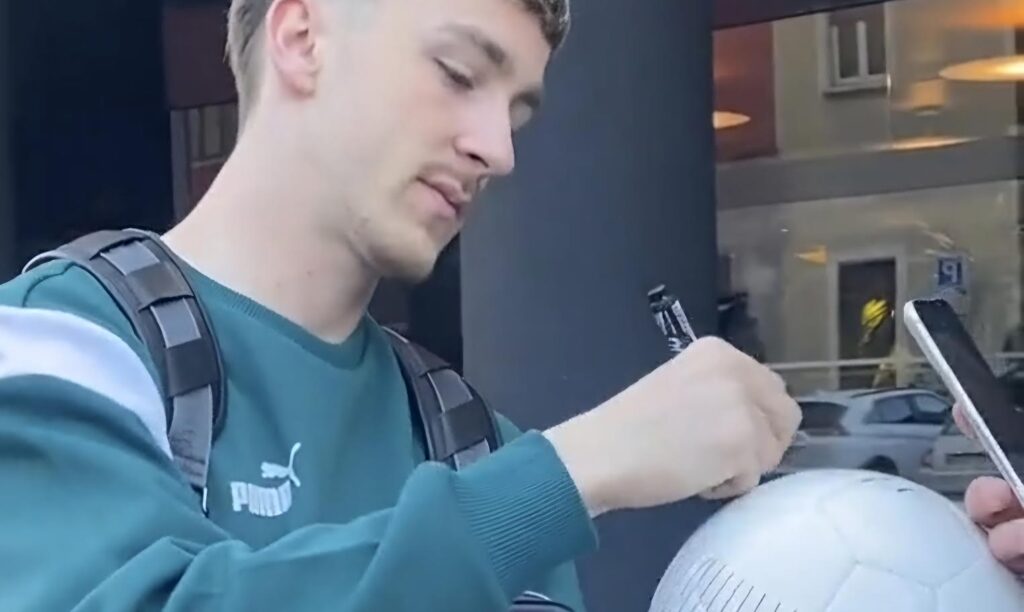 saelemaekers-in-ritiro-gentile-con-chi-lo-accompagna-e-poi