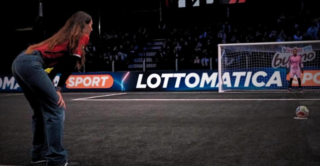 Kings Cup, Melissa Satta dal dischetto in rossonero: ma il rigore lo sbaglia...