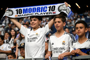 Il tifoso del Real non molla Modric: "Al Milan fa bene perchè ama competere"