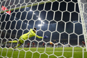 maignan-parata-rigore-san-siro-tatarusanu-dybala-lautaro-martinez