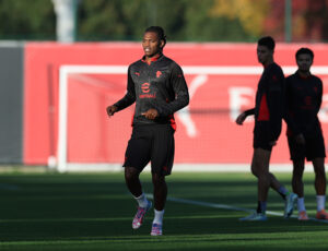 leao-e-i-crampi-di-chi-ha-dato-tutto-uno-dei-fatti-nuovi-del-milan-allegriano