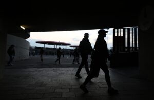 San Siro, il tifo delle curve e la Babele delle nazionalità: verso il sold out