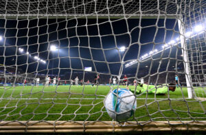 il-rigore-di-leao-dallalto-del-tardini-lultimo-momento-di-gioia-rossonera