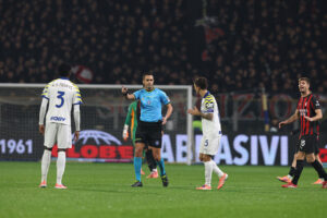 calvarese-sbagliato-lintervento-del-var-sul-rigore-per-il-milan