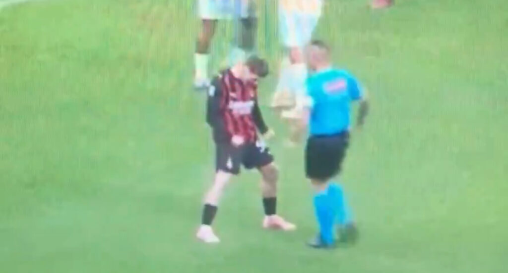 saelemaekers-e-lesultanza-in-faccia-a-guida-arbitro-dopo-il-rigore-parato-da-maignan-in-milan-roma-dybala