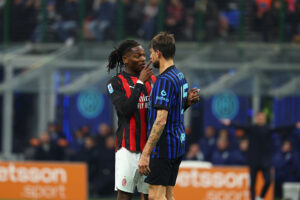 la-tirata-di-capelli-a-leao-acerbi-anti-sportivo