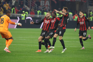 social-matteo-gabbia-a-mike-maignan-firma