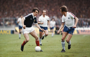 fullkrug-senza-dente-cori-tifosi-milan-come-joe-jordan