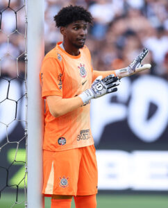 Milan, priorità Maignan ma monitor accesi: su Alisson e Hugo...